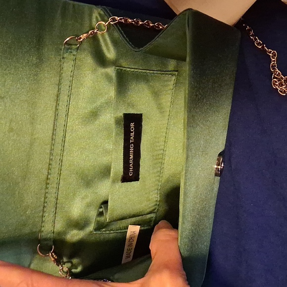 Bundle Of Green Clutch Bag/ Earrings - Picture 4 of 11